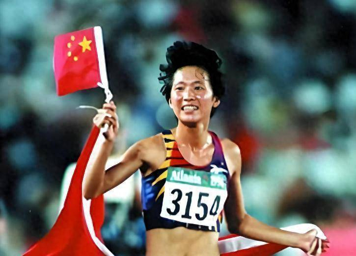 开云体育-三婚两离，三个孩子三个爹，曾经被丈夫束缚的王军霞，如今咋样了？|金牌|婚姻|家庭|冠军|运动员_新浪新闻